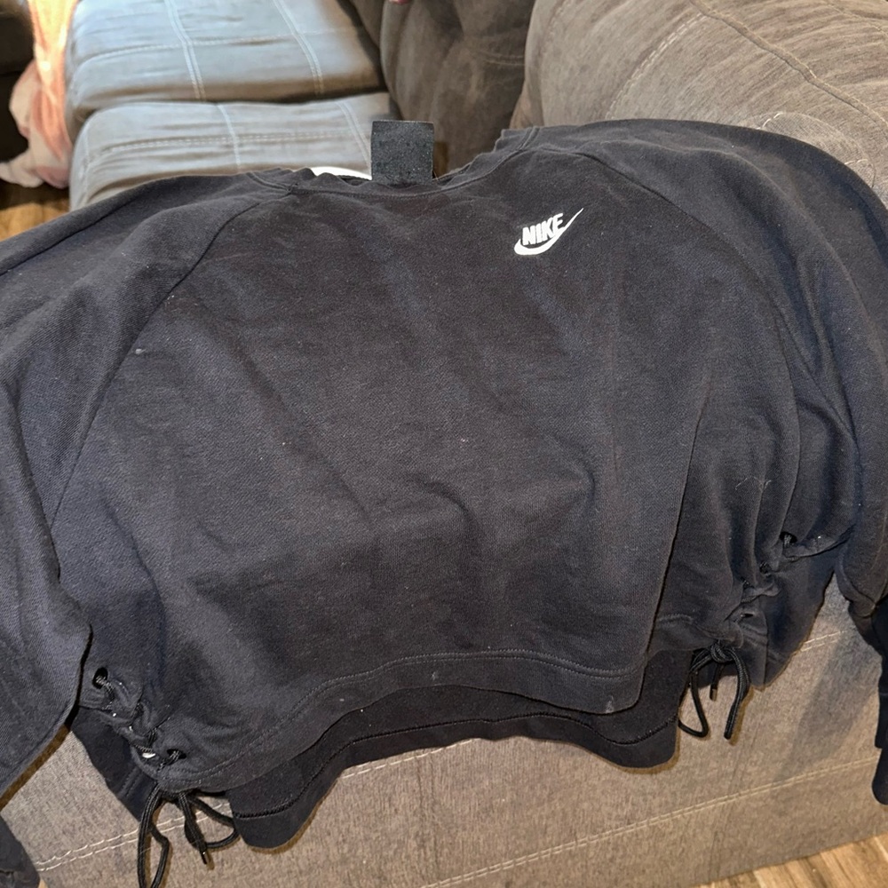 Black cropped Nike pullover